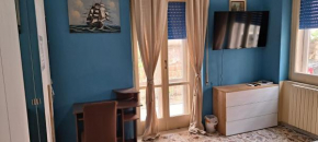 AN A L ROOM with Shared Bathroom